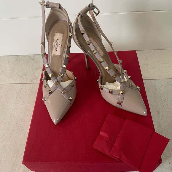 Valentino Rockstud Patent Pump - Picture 1 of 3